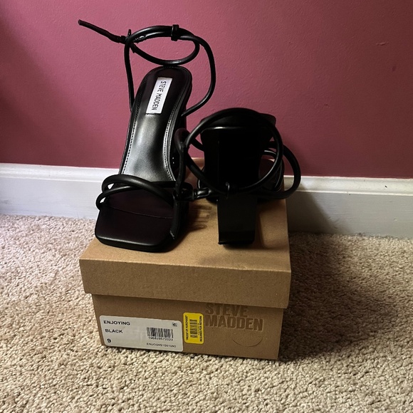 Shoes - Picture 4 of 5